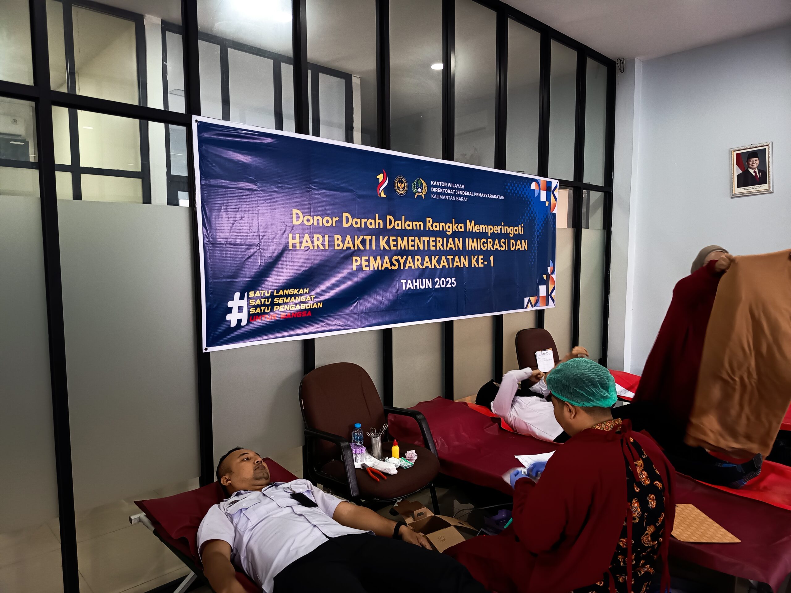 Pegawai Kanwil Ditjenpas aktif melakukan kegiatan donor darah dalam rangka hari jadi kemenimipas