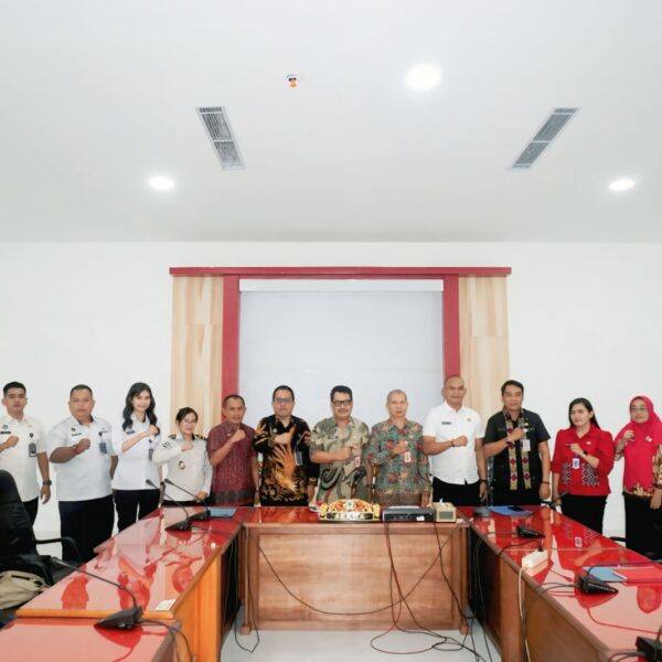 KABAGTUM DAN KABID PK KANWIL DITJENPAS KALBAR AUDIENSI DENGAN PEMKAB KAPUAS HULU BAHAS RENCANA PEMBANGUNAN BAPAS KELAS II PUTUSSIBAU