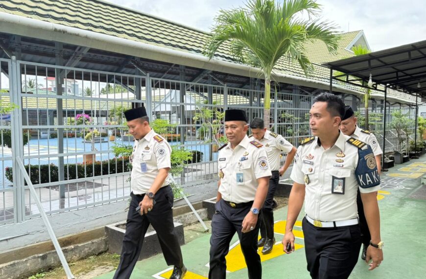 KAKANWIL DITJENPAS KALBAR TINJAU LAYANAN KUNJUNGAN HARI PERTAMA IDUL FITRI 1447&hellip;