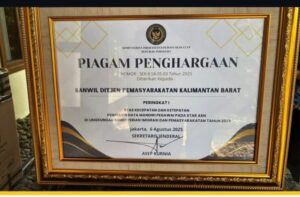 PIAGAM PENGHARGAAN PERINGKAT I ATAS KECEPATAN DAN KETEPATAN PENGISIAN DATA MANDIRI PEGAWAI PADA STAR ASN
