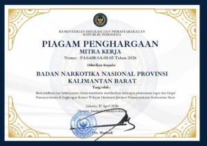 PIAGAM PENGHARGAAN DIBERIKAN KEPADA BADAN NARKOTIKA NASIONAL PROVINSI KALIMANTAN BARAT