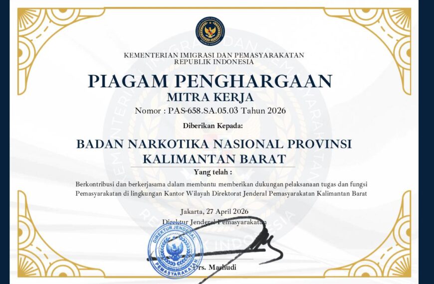 PIAGAM PENGHARGAAN DIBERIKAN KEPADA BADAN NARKOTIKA NASIONAL PROVINSI KALIMANTAN BARAT