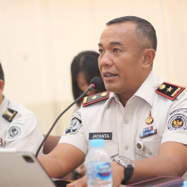 Kakanwil Ditjenpas Kalbar Berikan Pengarahan kepada UPT,…